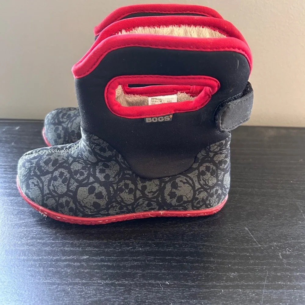Bogs Baby Skulls Waterproof Insulated Boots Black Red Grey Kids Size 8 71448-009